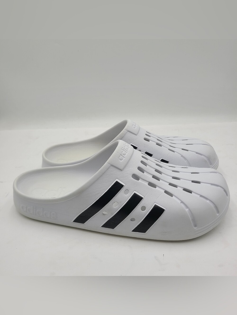 B41 Adidas Adilette Slip On Clogs White Mens Size US 13 Pre Owned